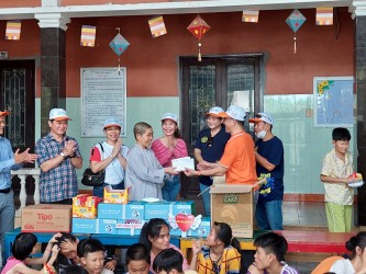 Ấm áp chuyến đi "Nối nhịp nghĩa tình" cùng SNT và Hội IT Huế