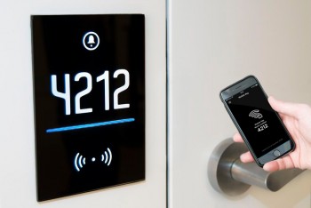 Dịch vụ mở khóa cửa phòng khách sạn: Tầm quan trọng của chìa khóa di động