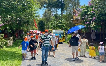 Loạt tour du lịch khép kín trong giai đoạn "bình thường mới"