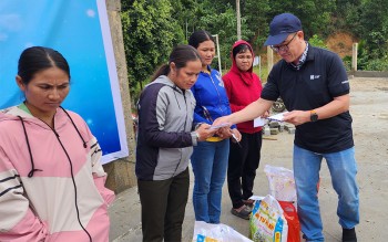 Xuân Giáp Thìn: 60 suất quà tết tặng người dân xã Trà Ka, Quảng Nam