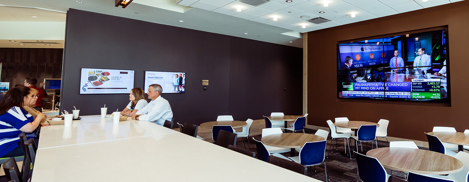 Cafeteria Videowall Digital Signage 02