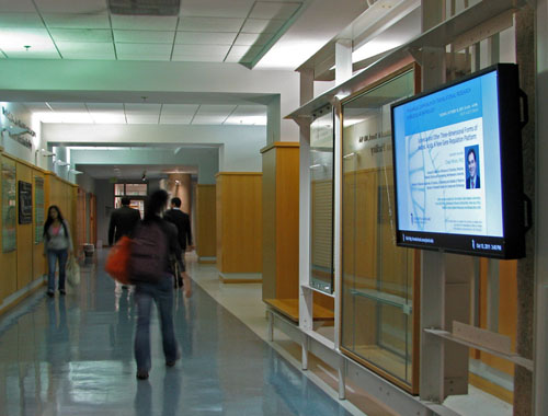 Digital signage cho hanh lang