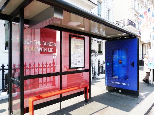 digital signage o tram xe buyt